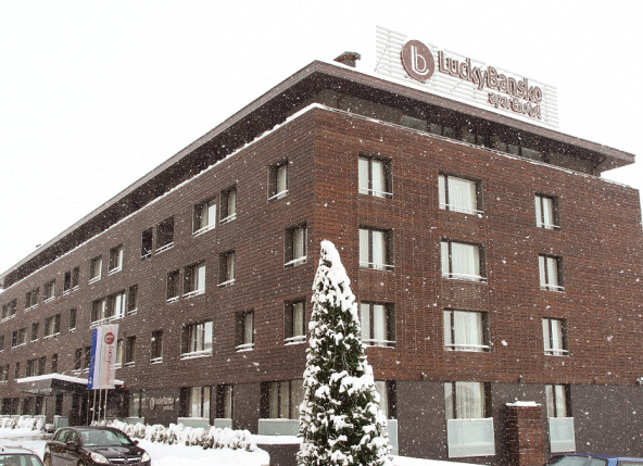 Beautiful hotel facade | Lucky Bansko Aparthotel SPA & Relax