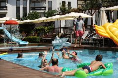 Outdoor swimming pool 9 | Lucky Bansko