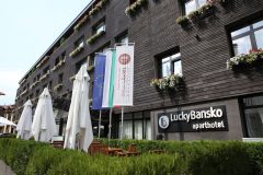 Facade of Lucky Bansko Aparthotel & Spa