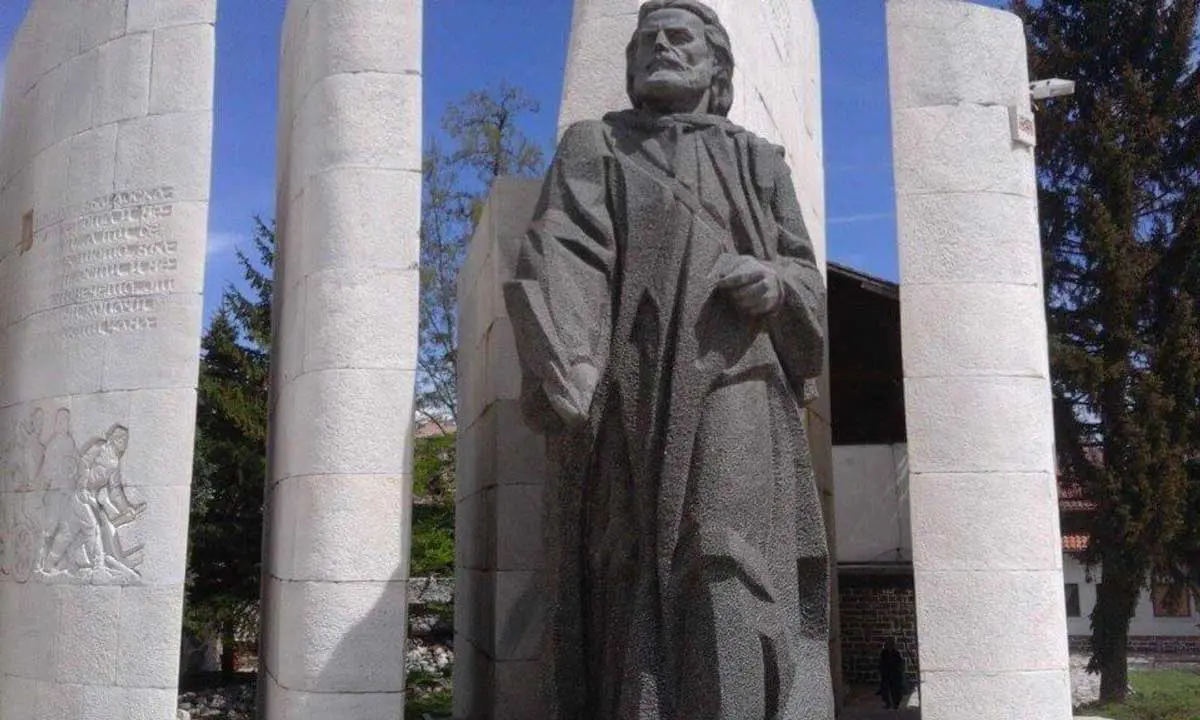 Monument of Paisii in Bansko | Lucky Bansko