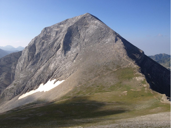 Which places around Bansko are most often recommended by tourists and why?