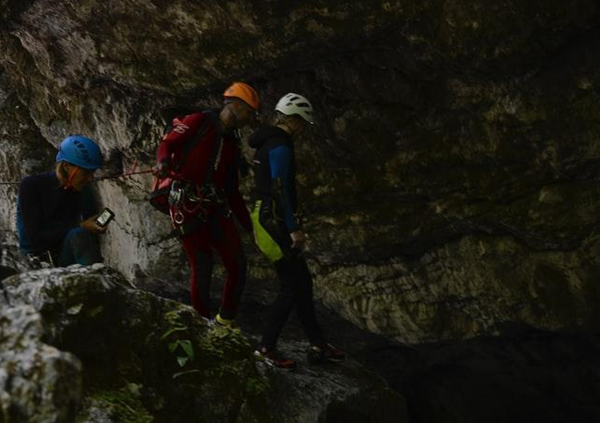 What is canyoning in Bansko?