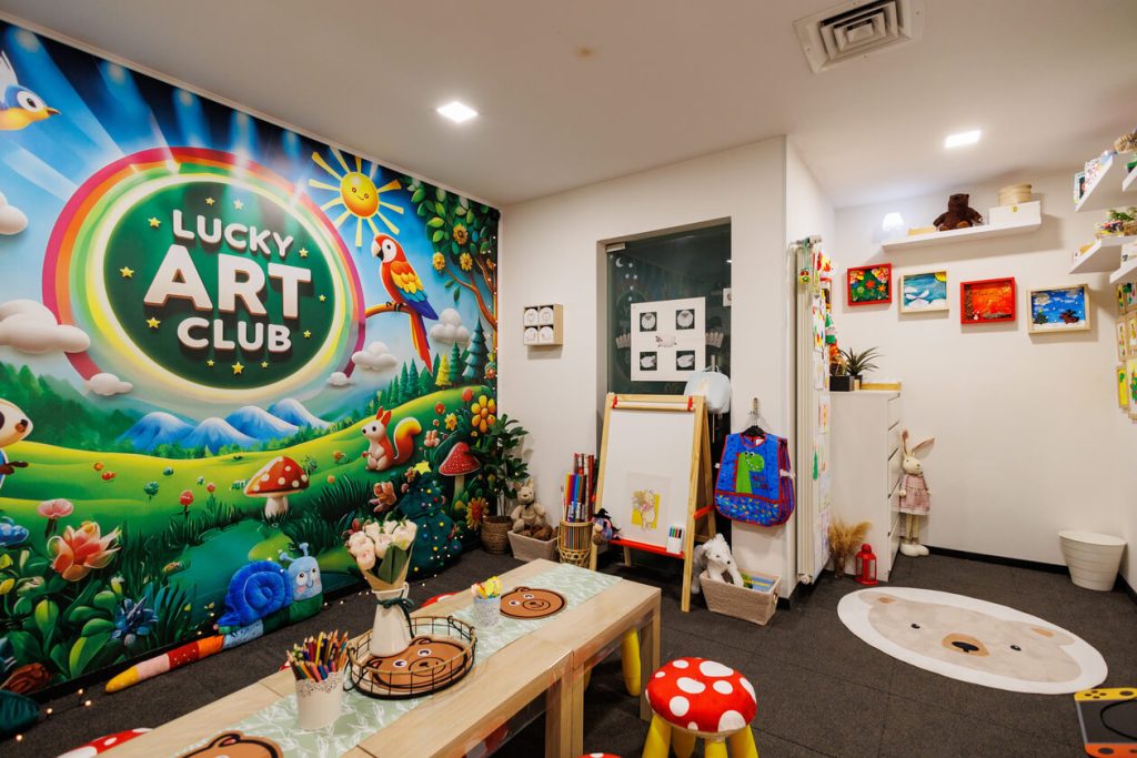 Lucky Art Club for children