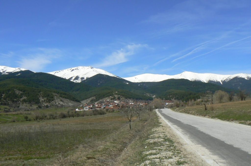 Изглед към село Добърско